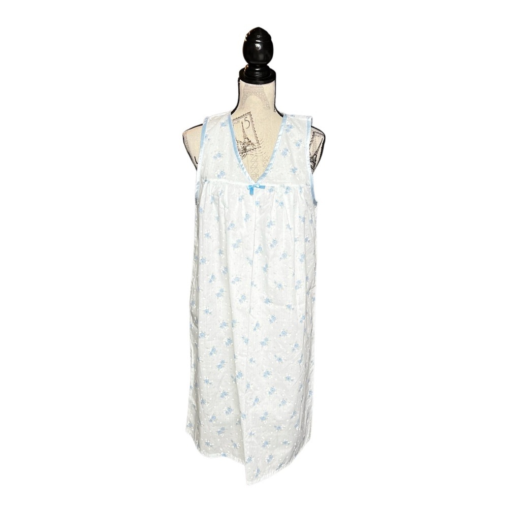 Vintage White and Blue Floral Chemise‎ nightgown